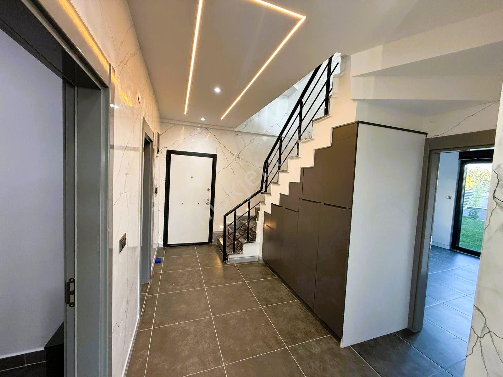 Yeniçiftlikte Deniz Manzaralı Havuzlu Ultra Lüx 6+2 Müstakil Villa Yazlık - Görsel 17