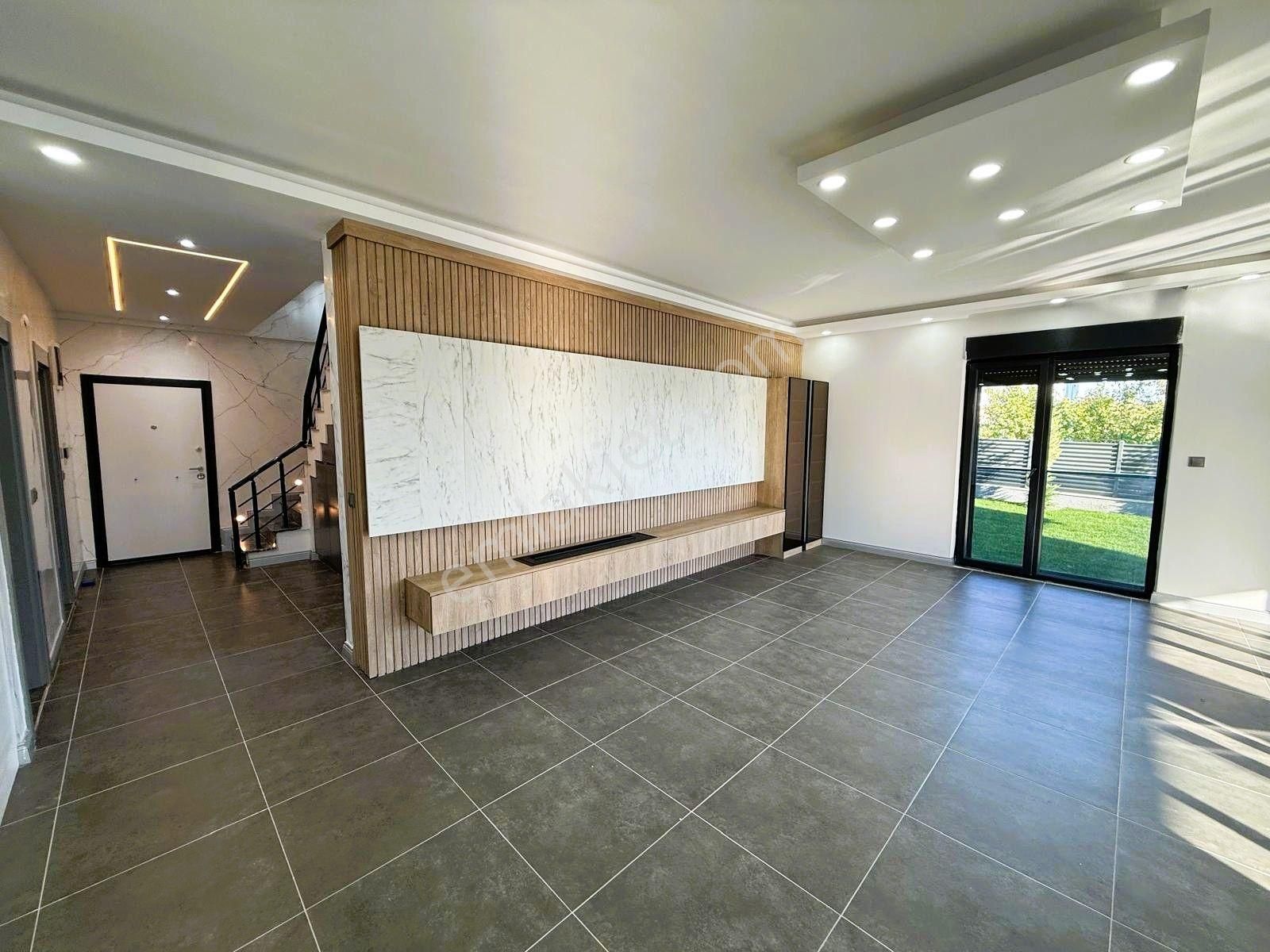 Yeniçiftlikte Deniz Manzaralı Havuzlu Ultra Lüx 6+2 Müstakil Villa Yazlık - Görsel 13