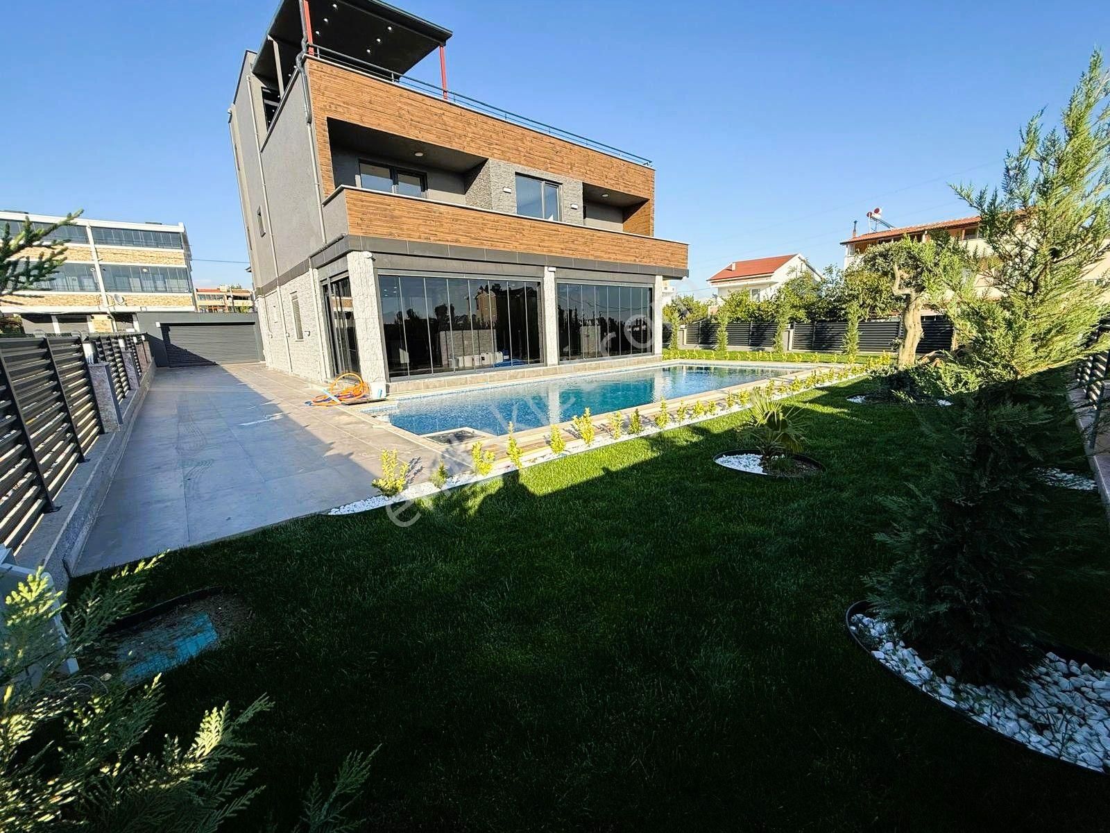 Yeniçiftlikte Deniz Manzaralı Havuzlu Ultra Lüx 6+2 Müstakil Villa Yazlık - Görsel 25