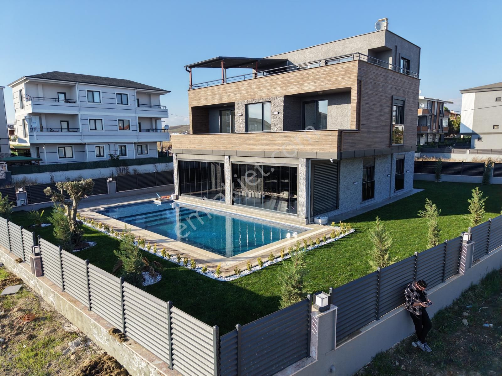 Yeniçiftlikte Deniz Manzaralı Havuzlu Ultra Lüx 6+2 Müstakil Villa Yazlık - Görsel 34