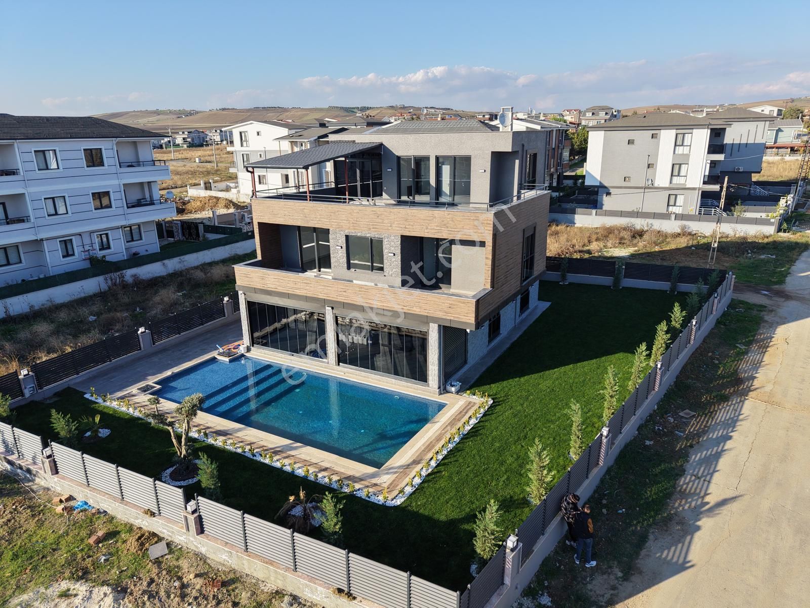 Yeniçiftlikte Deniz Manzaralı Havuzlu Ultra Lüx 6+2 Müstakil Villa Yazlık - Görsel 33