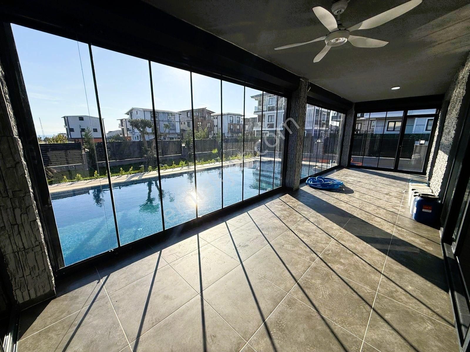 Yeniçiftlikte Deniz Manzaralı Havuzlu Ultra Lüx 6+2 Müstakil Villa Yazlık - Görsel 9