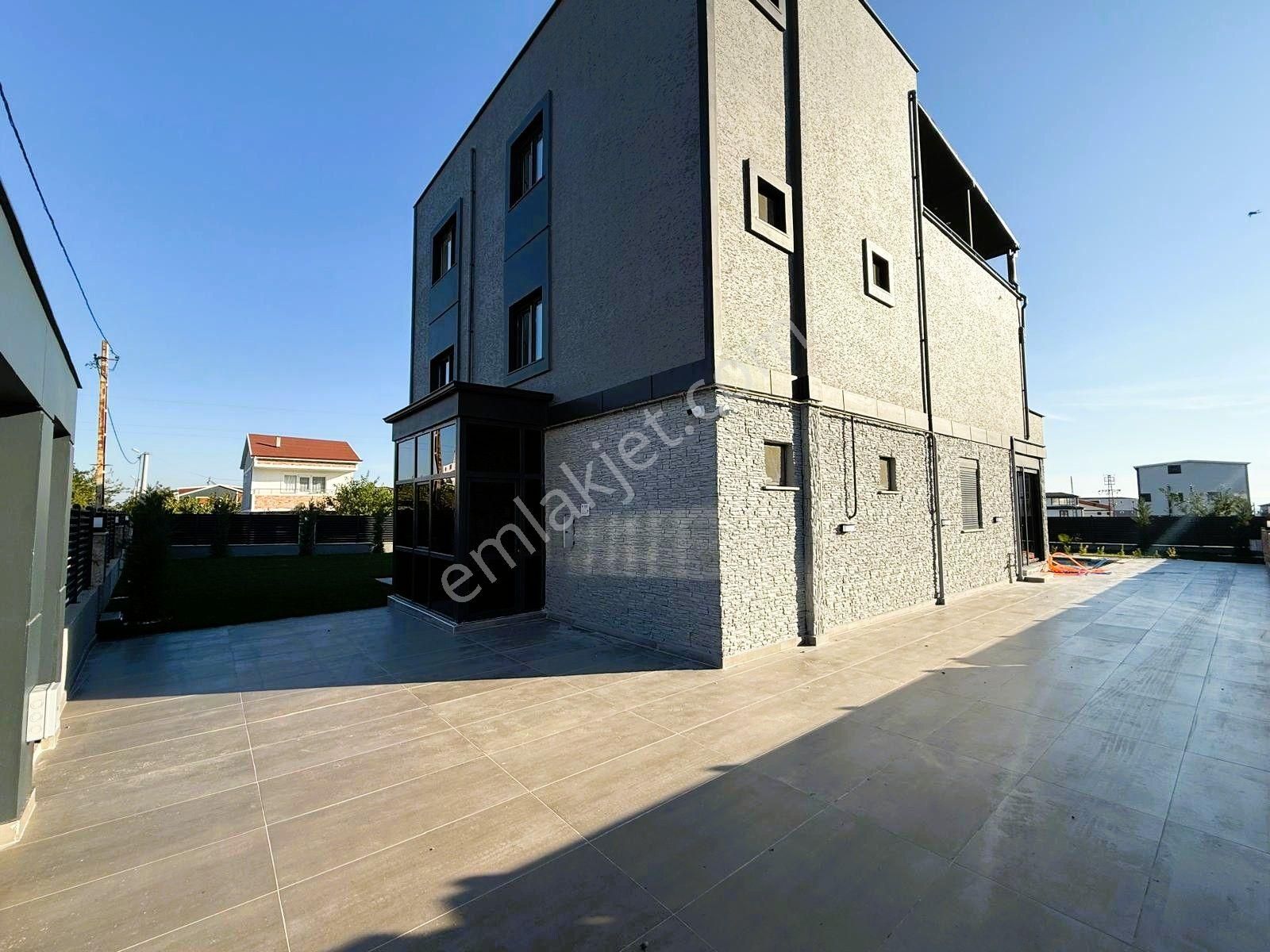 Yeniçiftlikte Deniz Manzaralı Havuzlu Ultra Lüx 6+2 Müstakil Villa Yazlık - Görsel 27