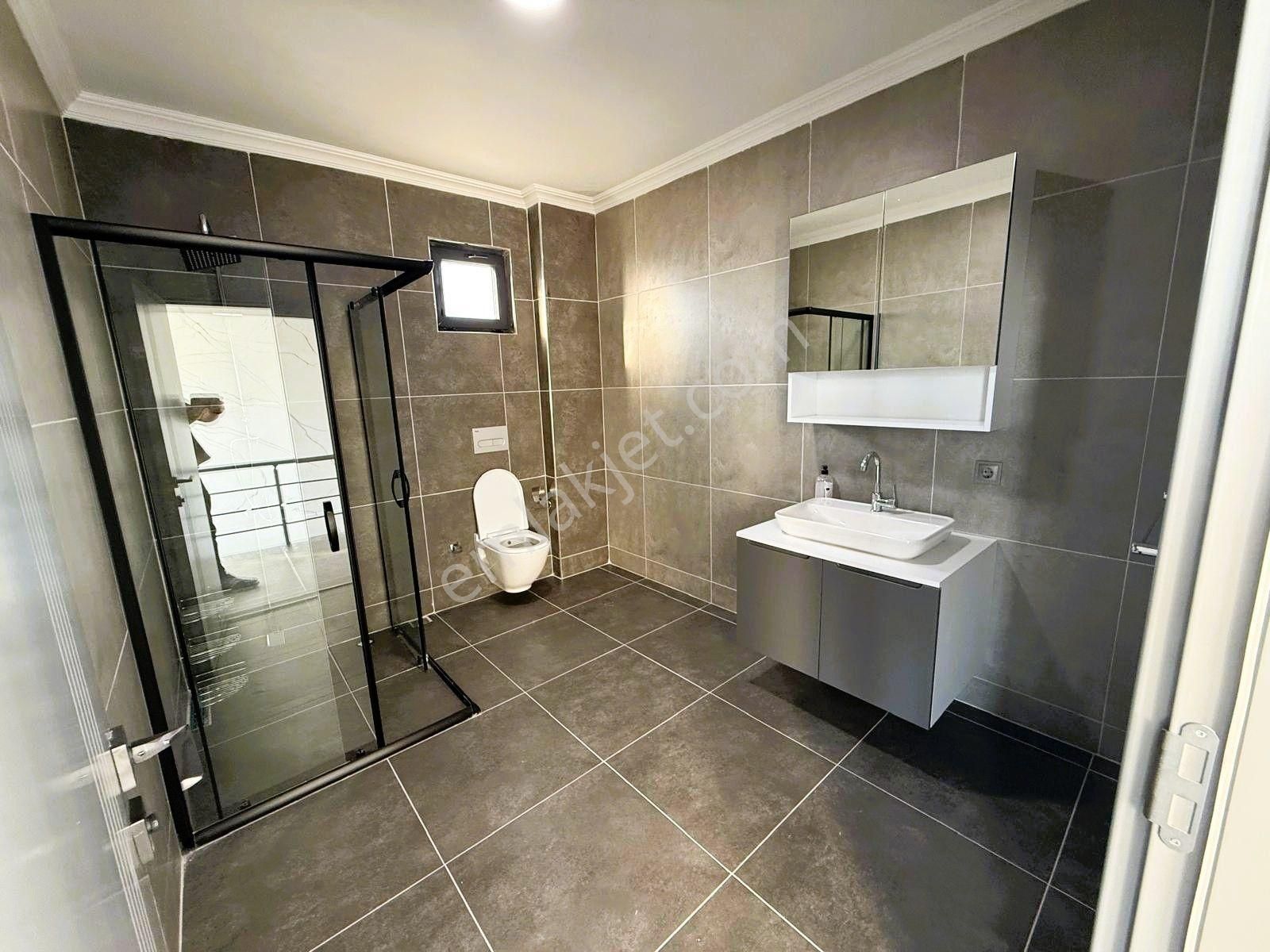 Yeniçiftlikte Deniz Manzaralı Havuzlu Ultra Lüx 6+2 Müstakil Villa Yazlık - Görsel 19