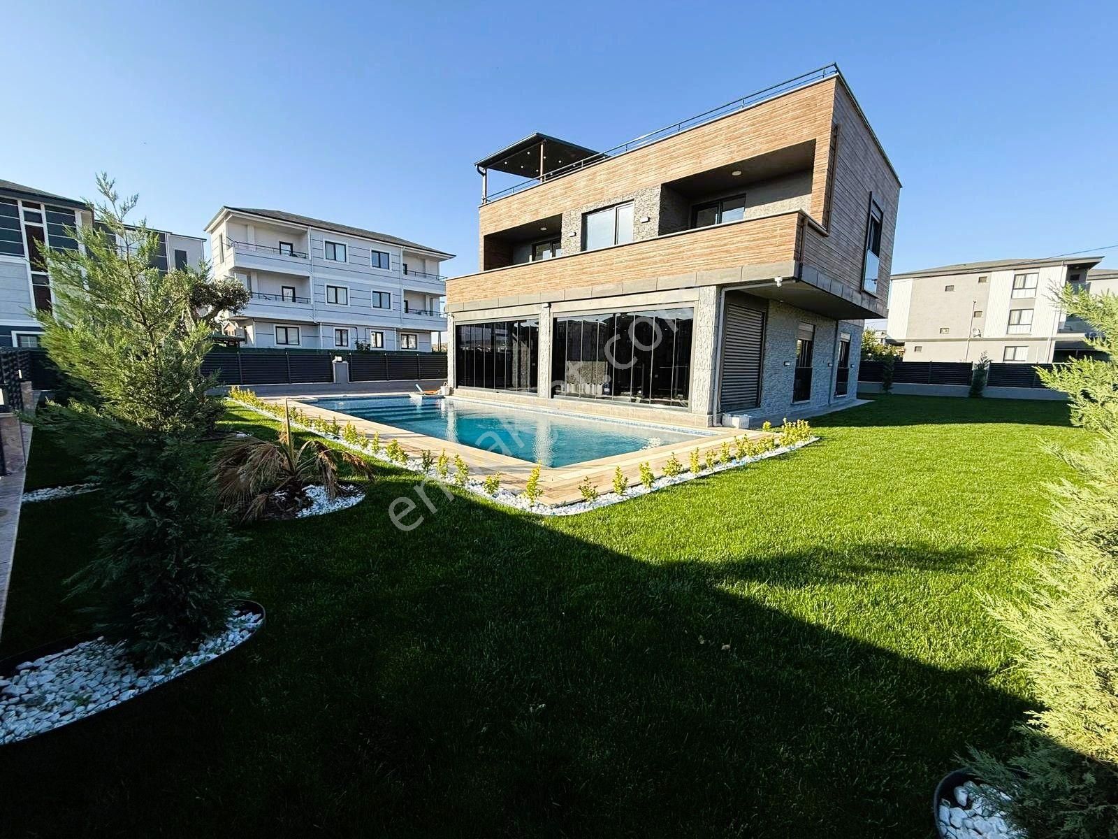 Yeniçiftlikte Deniz Manzaralı Havuzlu Ultra Lüx 6+2 Müstakil Villa Yazlık - Görsel 26