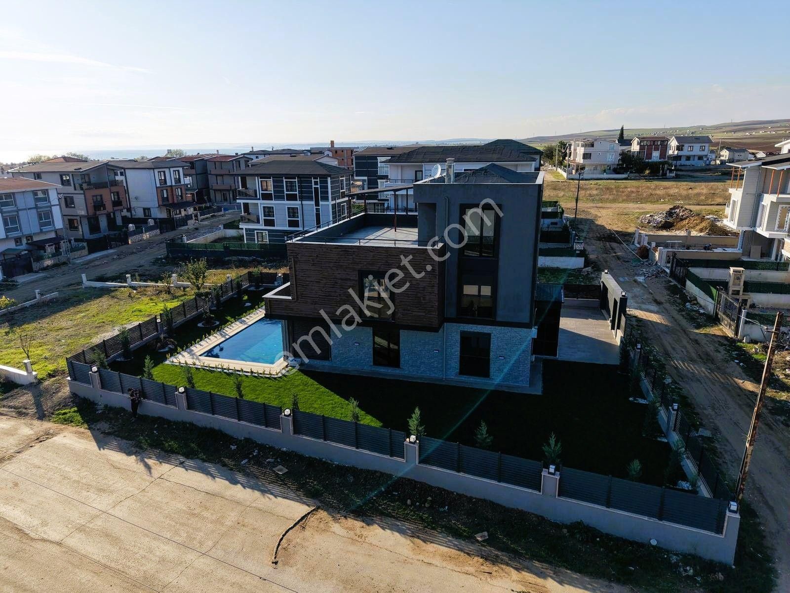 Yeniçiftlikte Deniz Manzaralı Havuzlu Ultra Lüx 6+2 Müstakil Villa Yazlık - Görsel 8