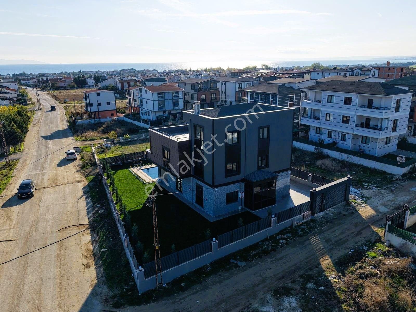 Yeniçiftlikte Deniz Manzaralı Havuzlu Ultra Lüx 6+2 Müstakil Villa Yazlık - Görsel 31