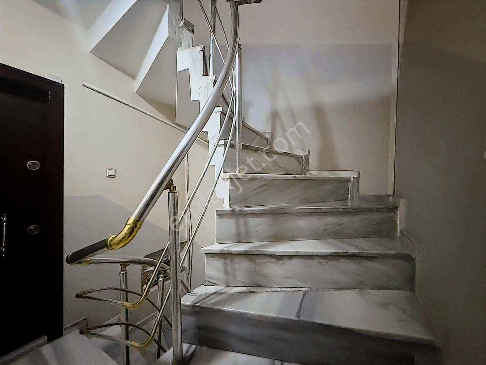 İsmetpaşa Mahallesi'nde Merkezi Konumda 4+1 Kiralık Daire - Görsel 13