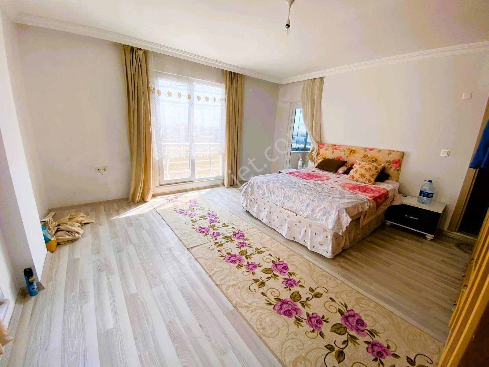 Yeniçiftlikte Deniz Manzaralı 200 M2 Arsa İçerisinde Müstakil İskanlı 4+1 Villa Yazlık - Görsel 13