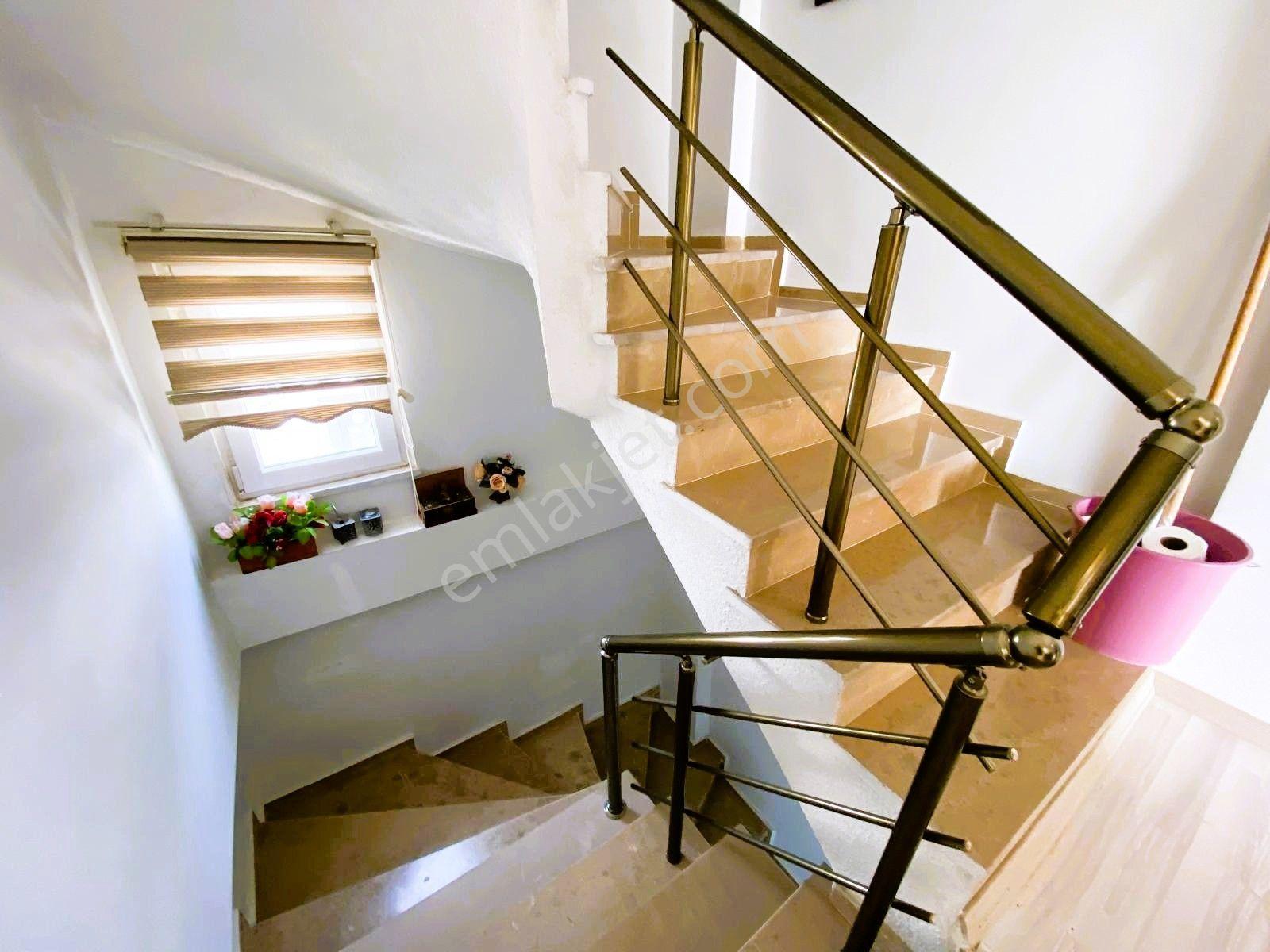 Yeniçiftlikte Deniz Manzaralı 200 M2 Arsa İçerisinde Müstakil İskanlı 4+1 Villa Yazlık - Görsel 18
