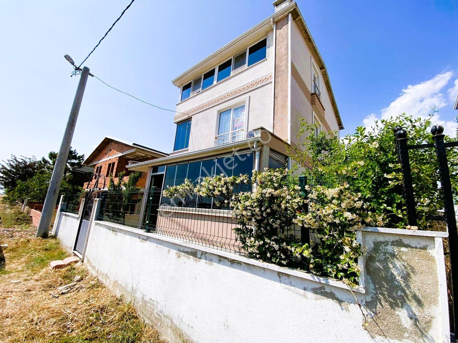 Yeniçiftlikte Deniz Manzaralı 200 M2 Arsa İçerisinde Müstakil İskanlı 4+1 Villa Yazlık - Görsel 27
