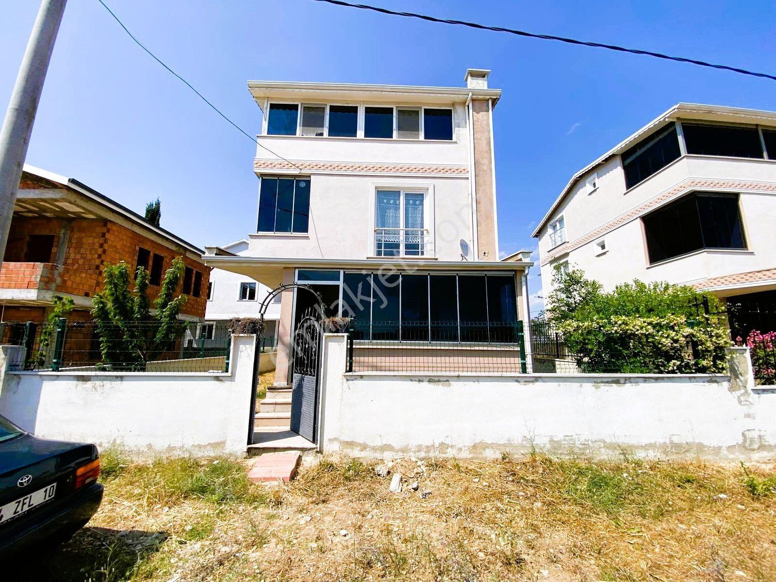 Yeniçiftlikte Deniz Manzaralı 200 M2 Arsa İçerisinde Müstakil İskanlı 4+1 Villa Yazlık - Görsel 2