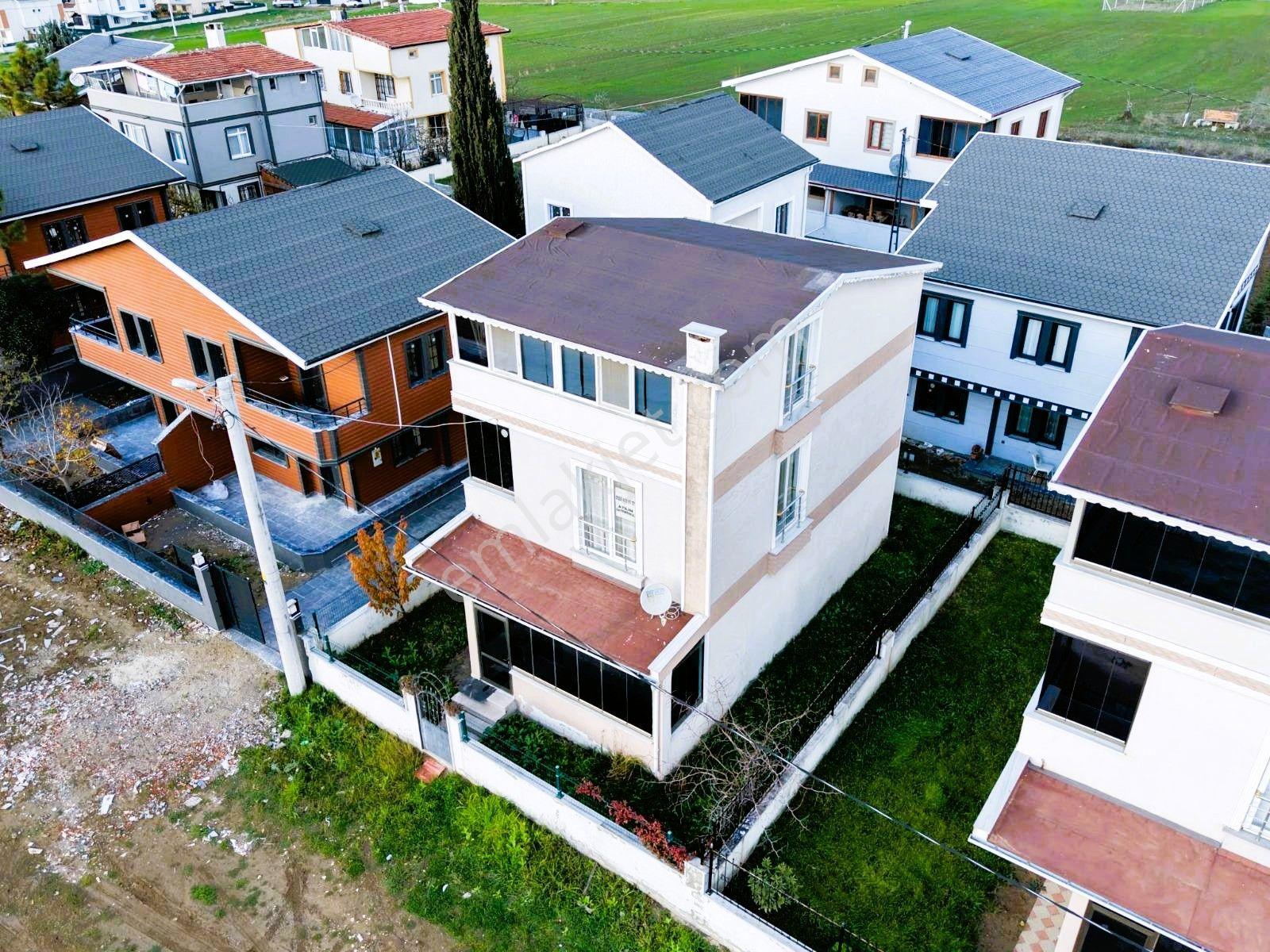 Yeniçiftlikte Deniz Manzaralı 200 M2 Arsa İçerisinde Müstakil İskanlı 4+1 Villa Yazlık - Görsel 32