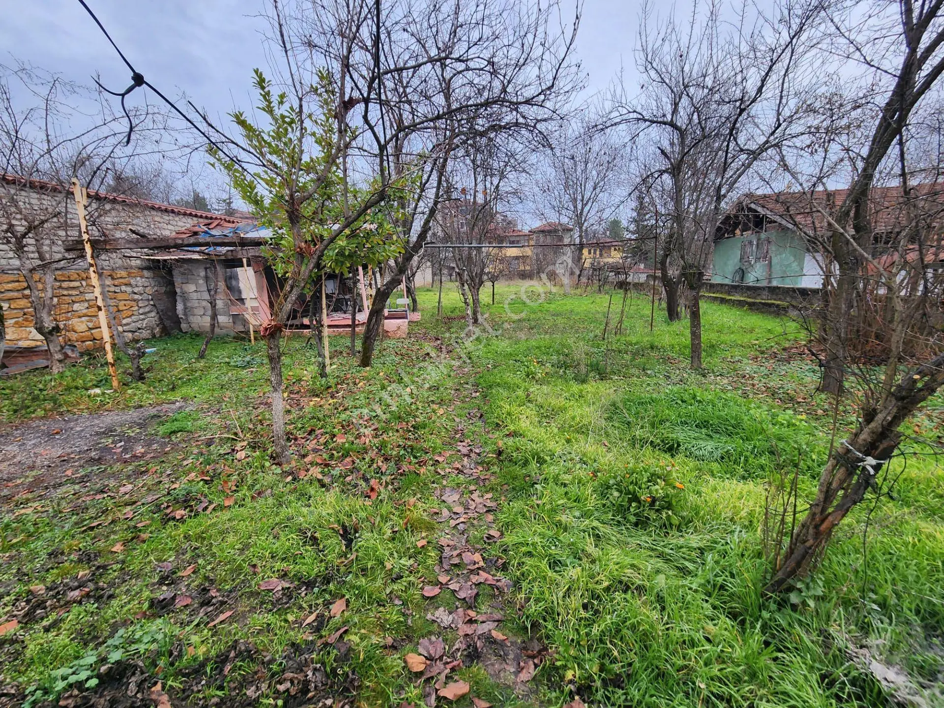 Karabük Safranbolu Bağlarbaşı Mahallesinde Doğayla İç İçe Satılık İki Katlı Müstakil Ev Ve Arsası