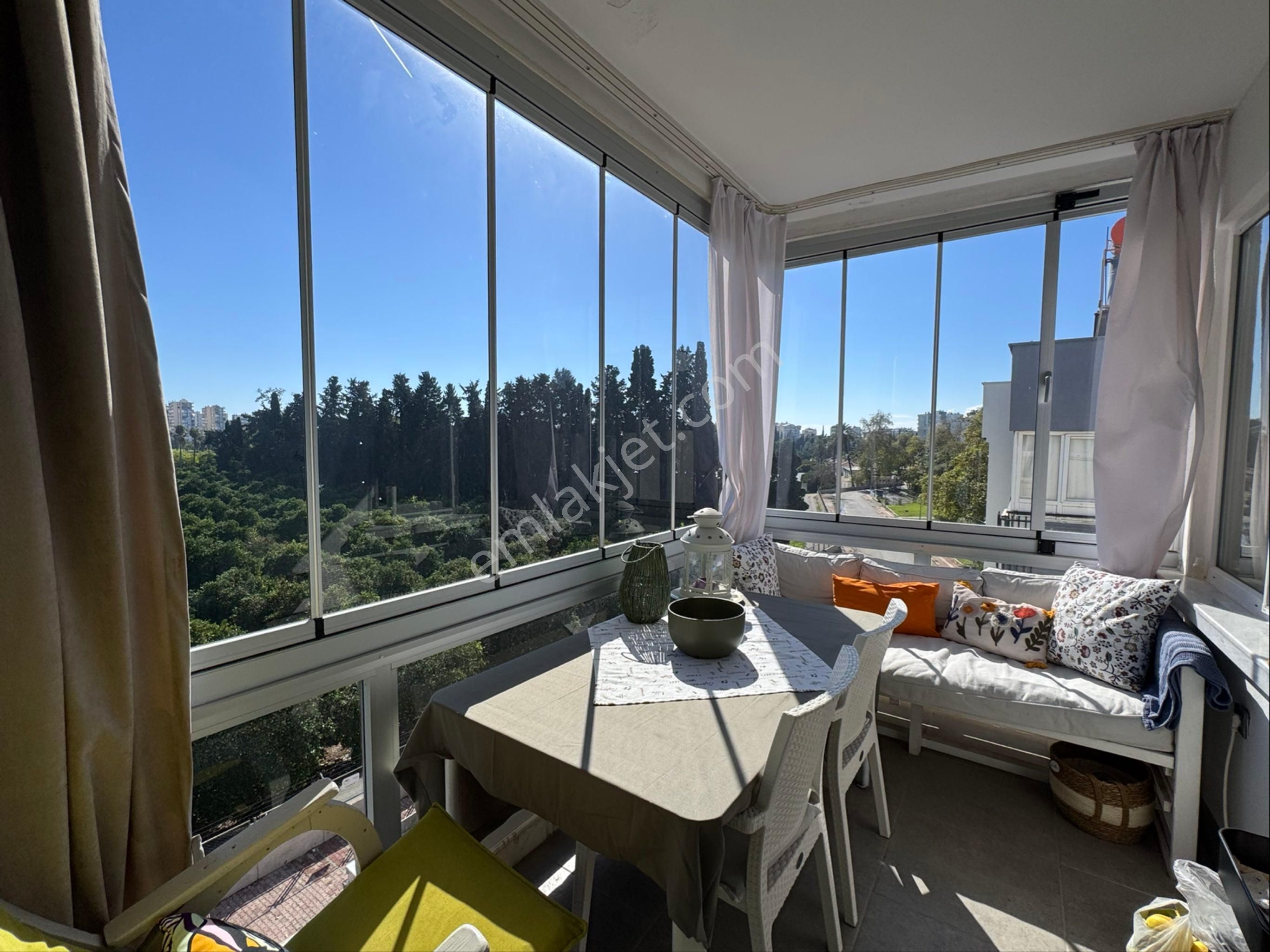 Narenciye Manzaralı 3+1 İçi Yapılı Şık Daire