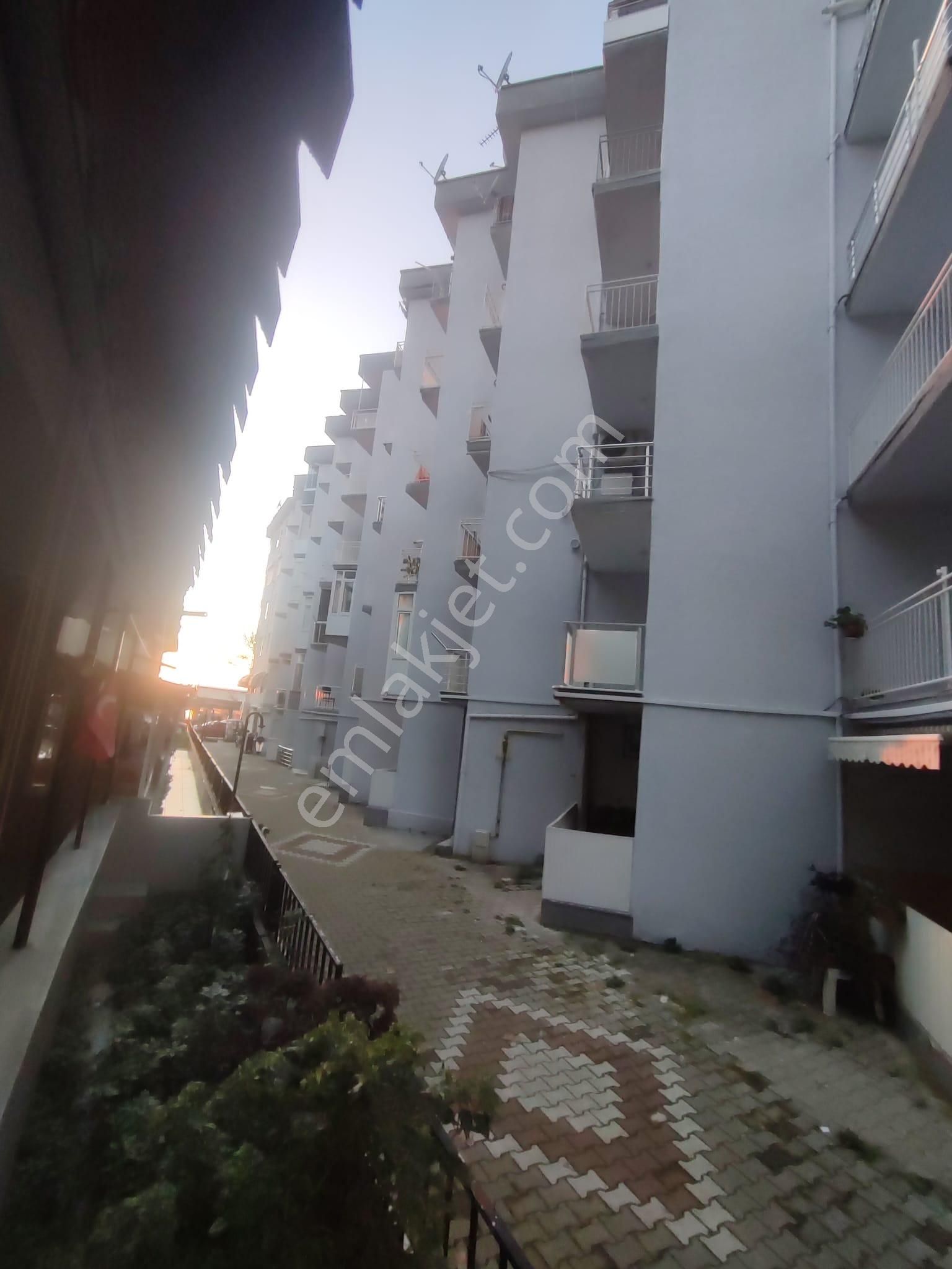 Kumla'da Kısmi Eşyalı Denize 30mt 2+1 Satılık Daire