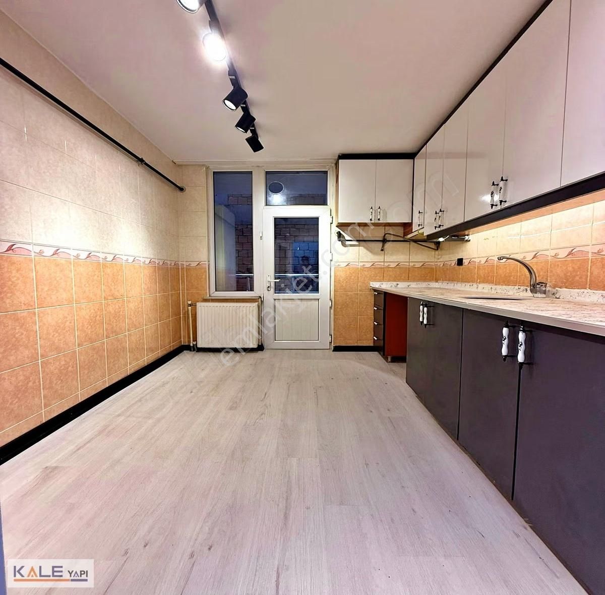 Bahçeşehire Komşu Krediye Uygun 3+1 Yatırımlık Daire - Görsel 12