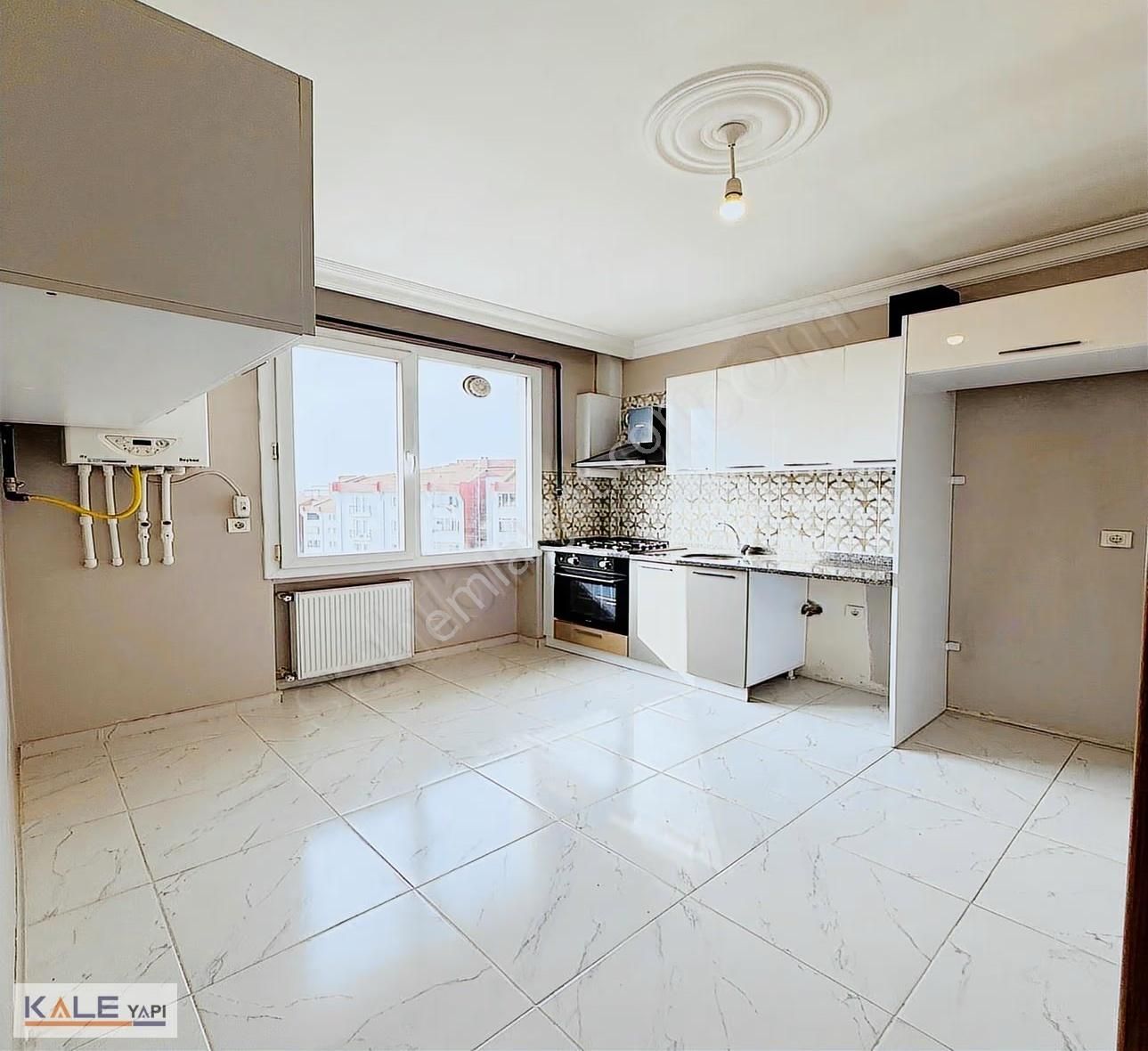 Otoparklı Butik Sitede Ebeveyn Banyolu Balkonlu Geniş 2+1 Daire - Görsel 14