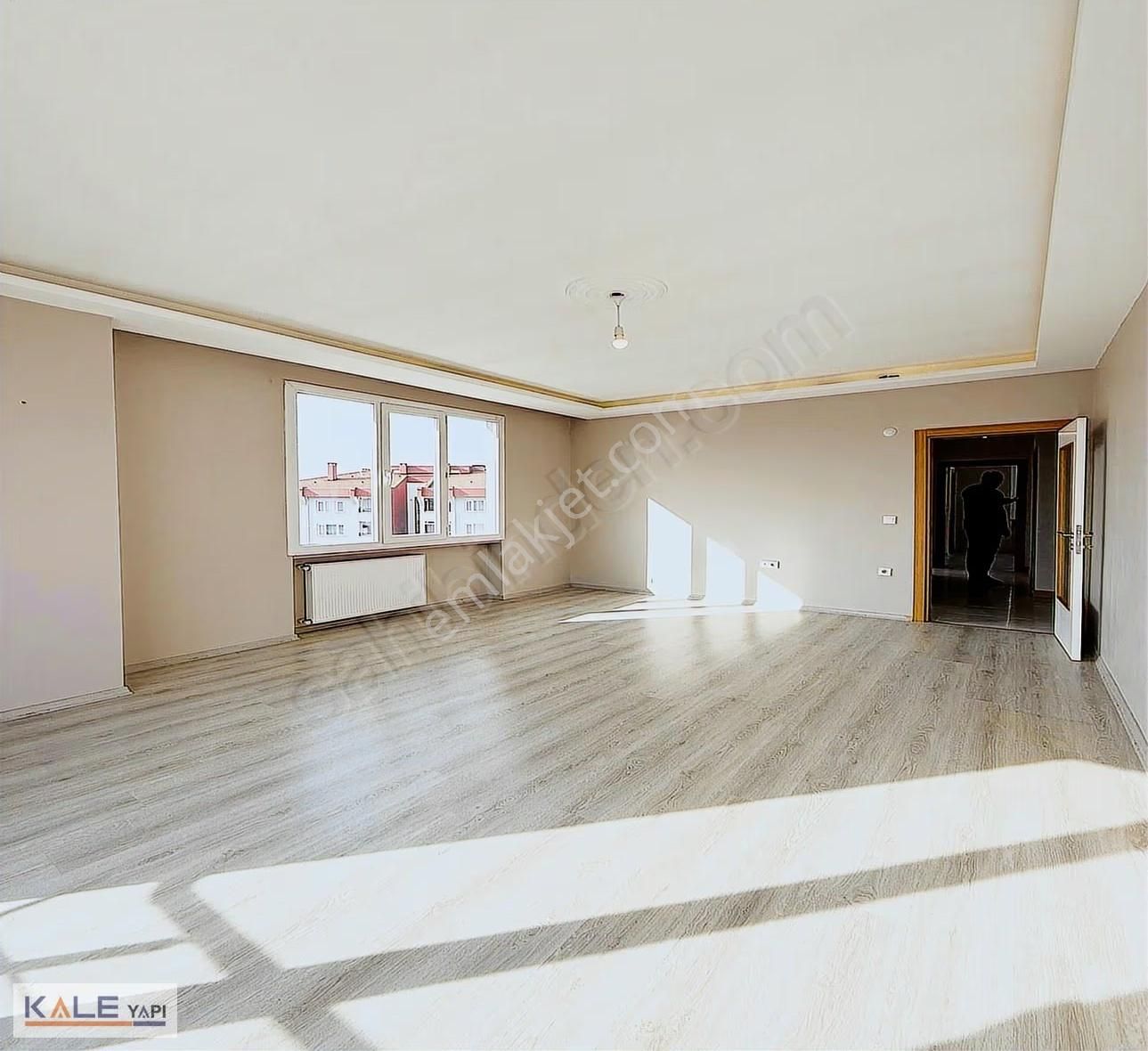 Otoparklı Butik Sitede Ebeveyn Banyolu Balkonlu Geniş 2+1 Daire - Görsel 18