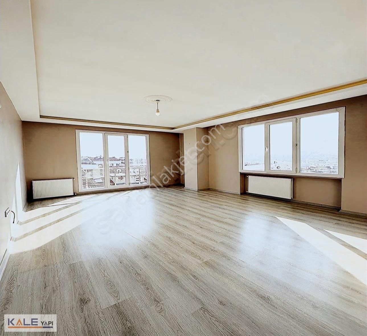 Otoparklı Butik Sitede Ebeveyn Banyolu Balkonlu Geniş 2+1 Daire