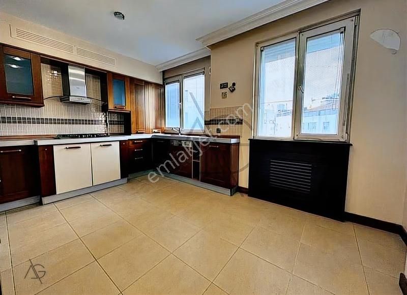 Şaşkınbakkalda Bağdata 3.bina 2004 Yapımı 4+1 Katta Tek Satılık - Görsel 19