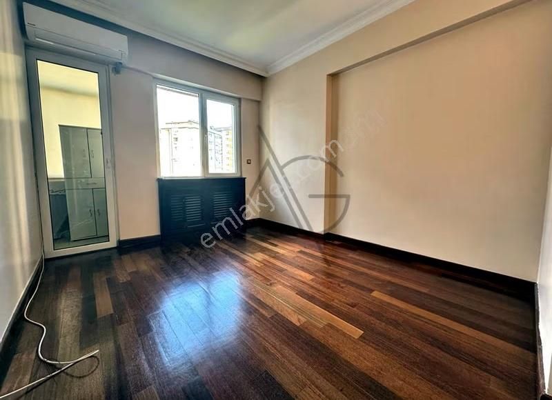 Şaşkınbakkalda Bağdata 3.bina 2004 Yapımı 4+1 Katta Tek Satılık - Görsel 21