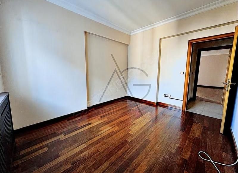 Şaşkınbakkalda Bağdata 3.bina 2004 Yapımı 4+1 Katta Tek Satılık - Görsel 9