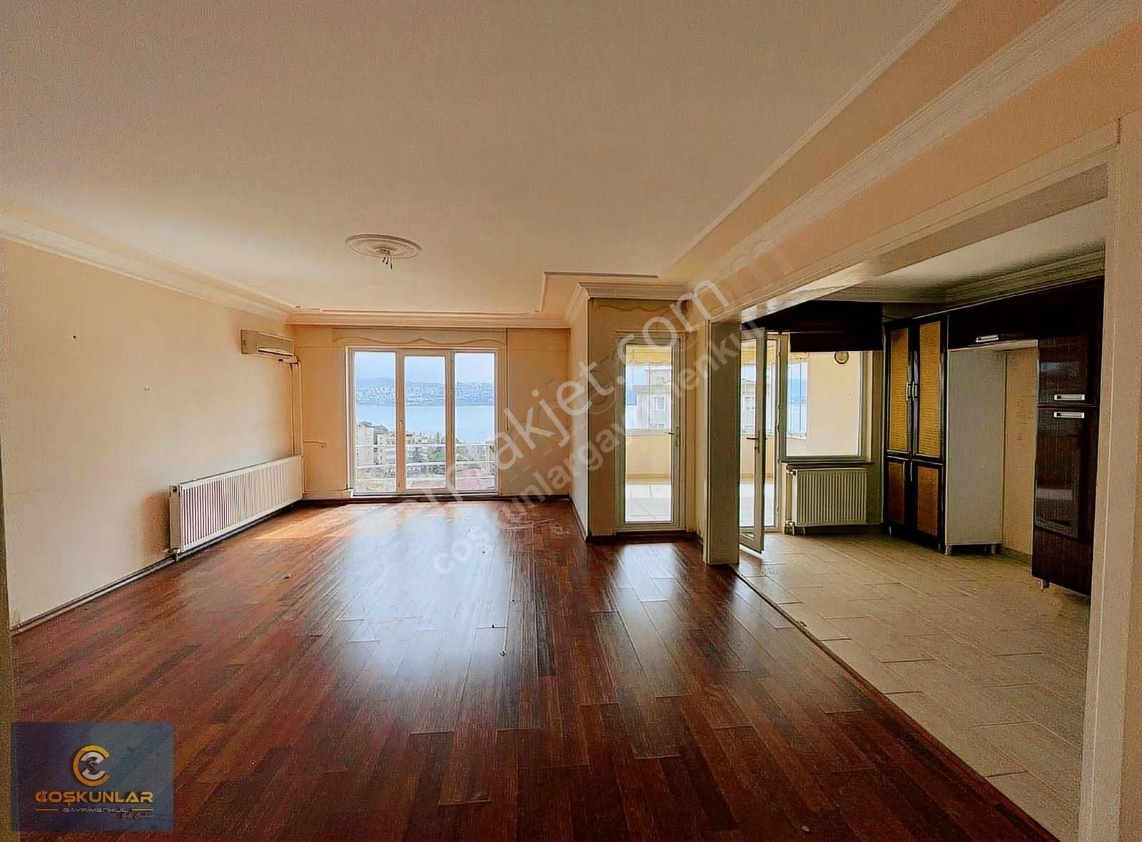 Cumhuriyet Mahallesi'nde Deniz Manzaralı Site İçikiralık3+1daire