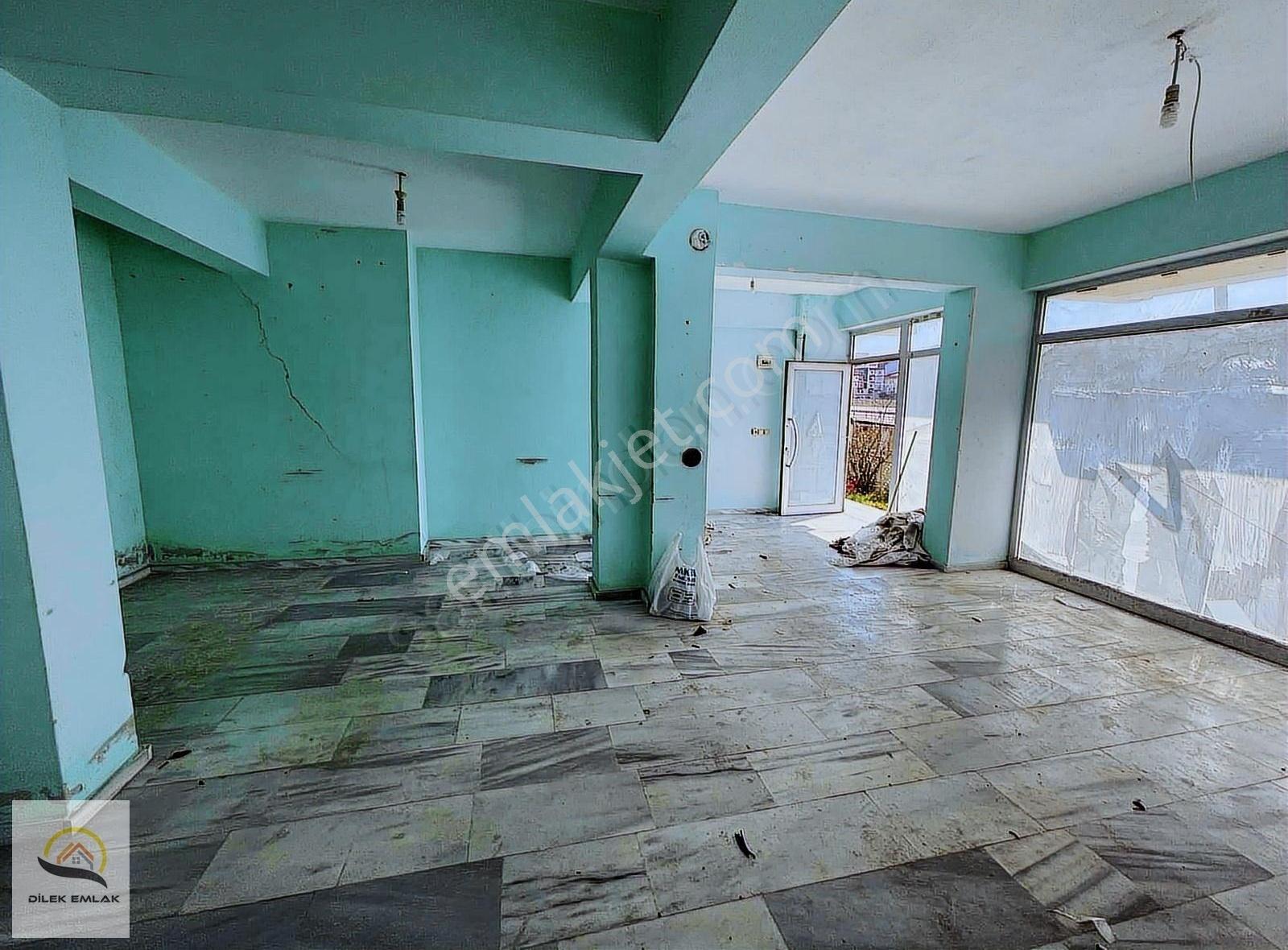 Cadde Cephe Köşebaşı İskanla Kiracılı Dükkan - Görsel 11