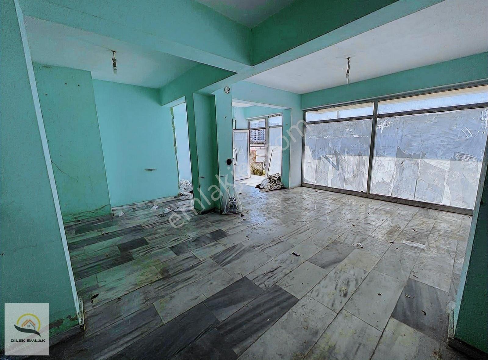 Cadde Cephe Köşebaşı İskanla Kiracılı Dükkan - Görsel 10
