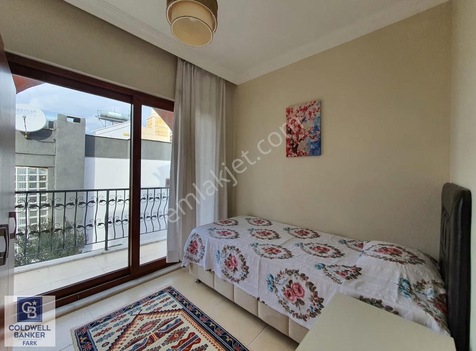 Cb Fark'tan 4+1 Doğlgaz Bahçeli Deniz Manzaralı Masrafsız Villa - Görsel 2