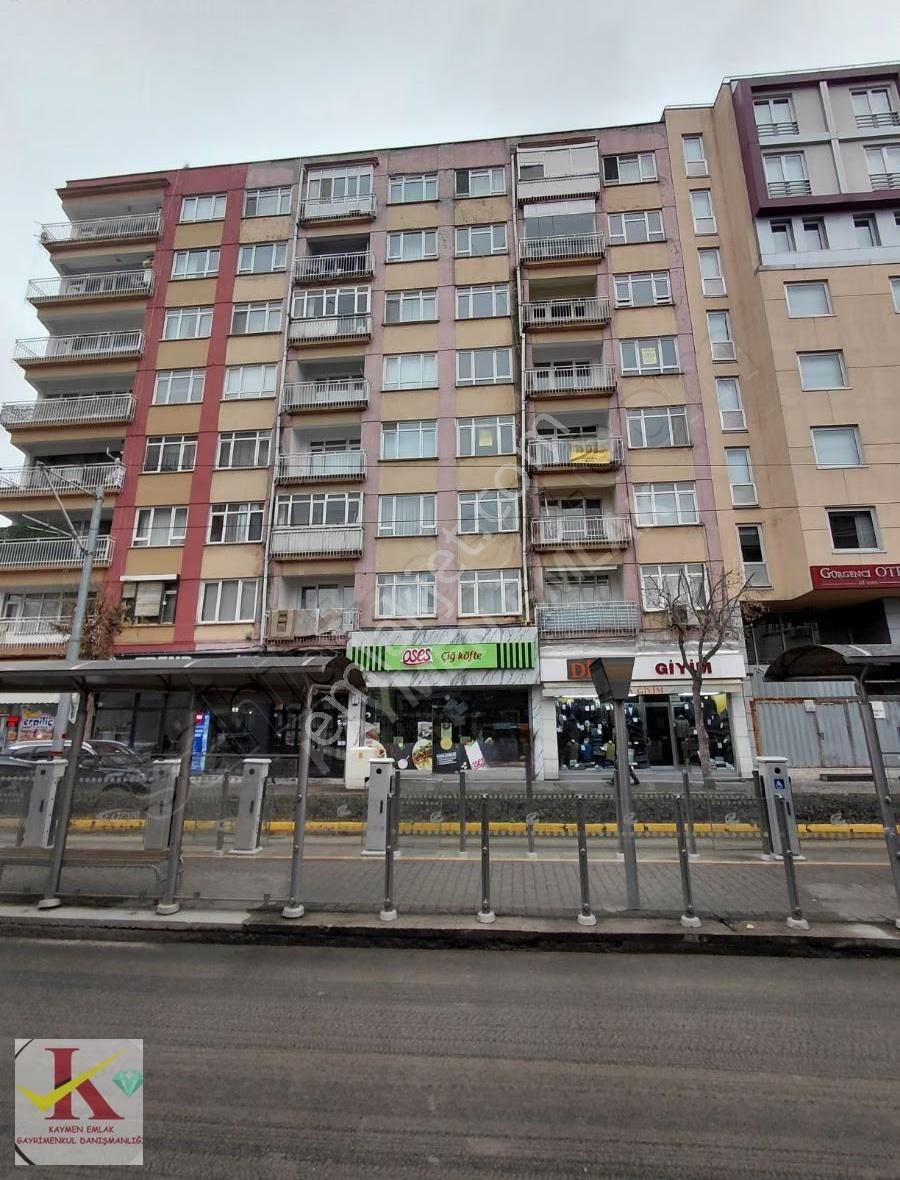 Kaymen Emlak Mükemmel Konumda Kiralık 2+1 Asansörlü Arakat Kombi
