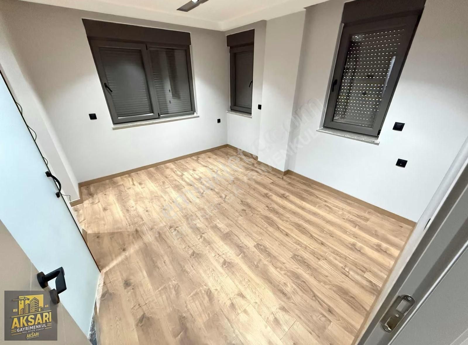 Karşıyakada Okul Dibi Tranvay 2+1 Satılık Daire - Görsel 20