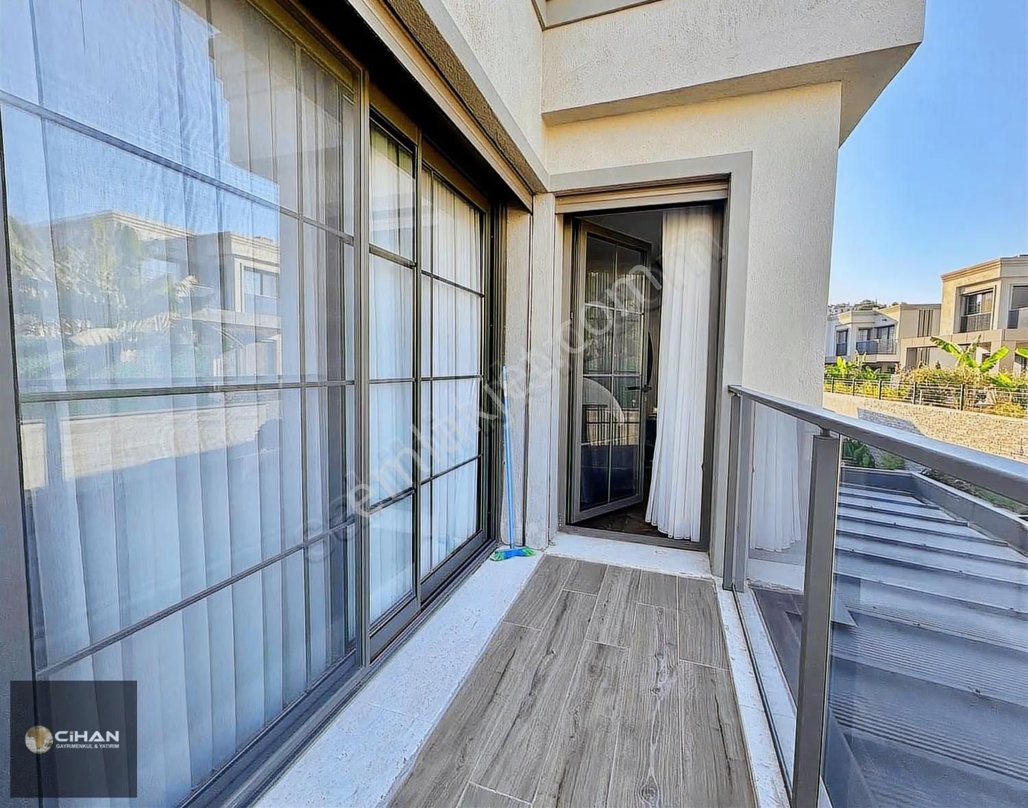 Kuşadası Kadınlar Denizinde Müstakil Özel Havuzlu Yazlık Villa - Görsel 14