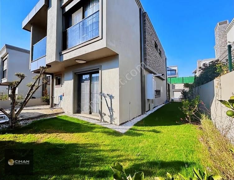 Kuşadası Kadınlar Denizinde Müstakil Özel Havuzlu Yazlık Villa - Görsel 3