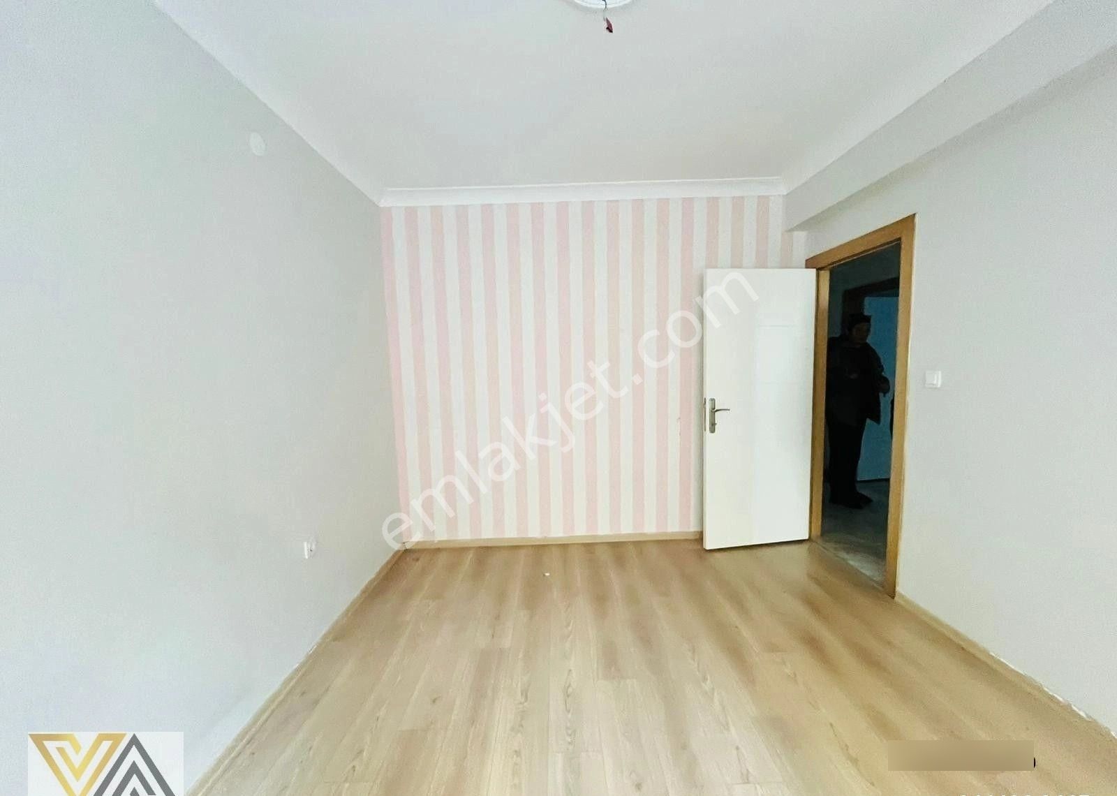 Valentia'dan Yerden Isıtmalı Ara Katta Kiralık 3+1 Daire !!! - Görsel 2