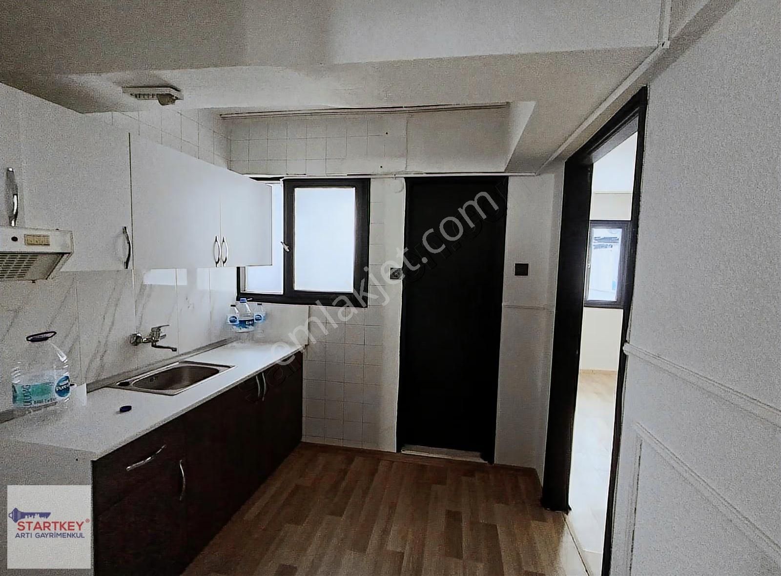 Karşıyaka Çarşı İçi Teraslı 2+1 Satılık Ofis - Görsel 24