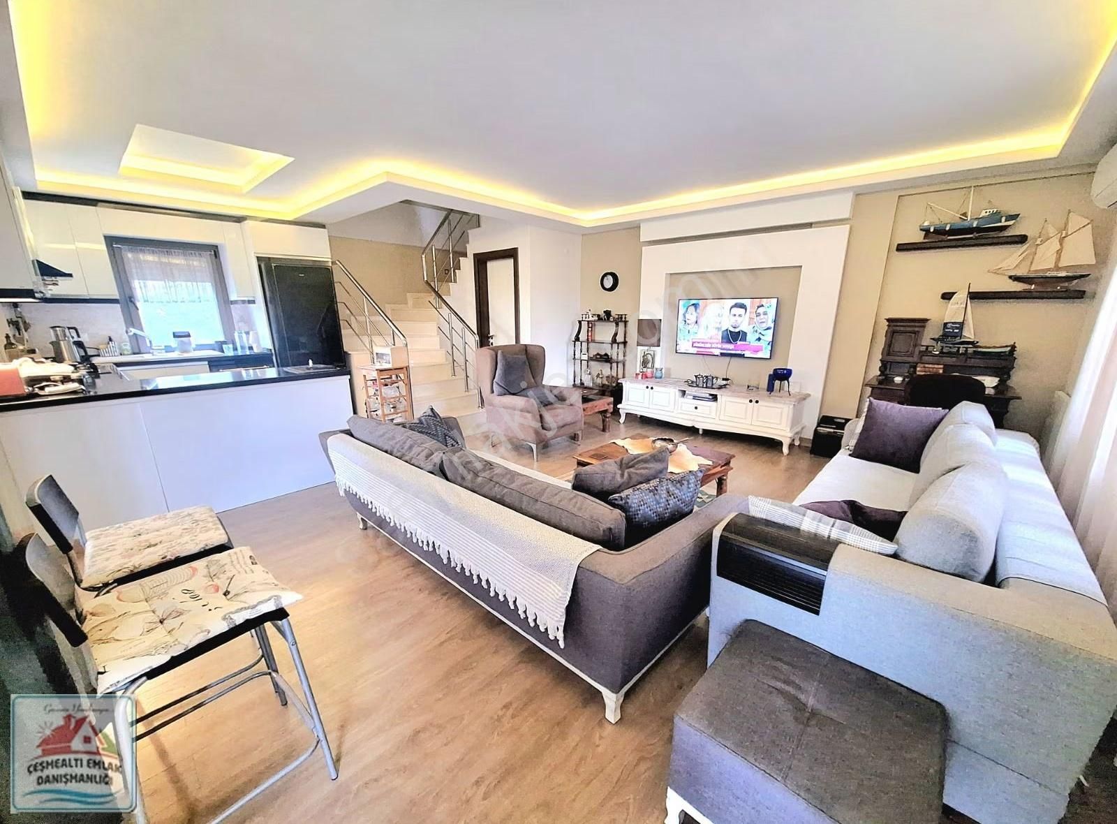 Urla Guvendik Muhteşem Konumda Geniş Bahceli 4+1 Villa - Görsel 11