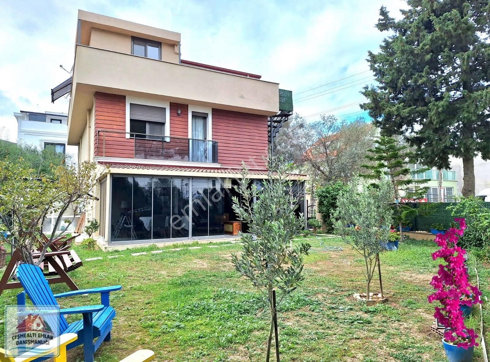 Urla Guvendik Muhteşem Konumda Geniş Bahceli 4+1 Villa