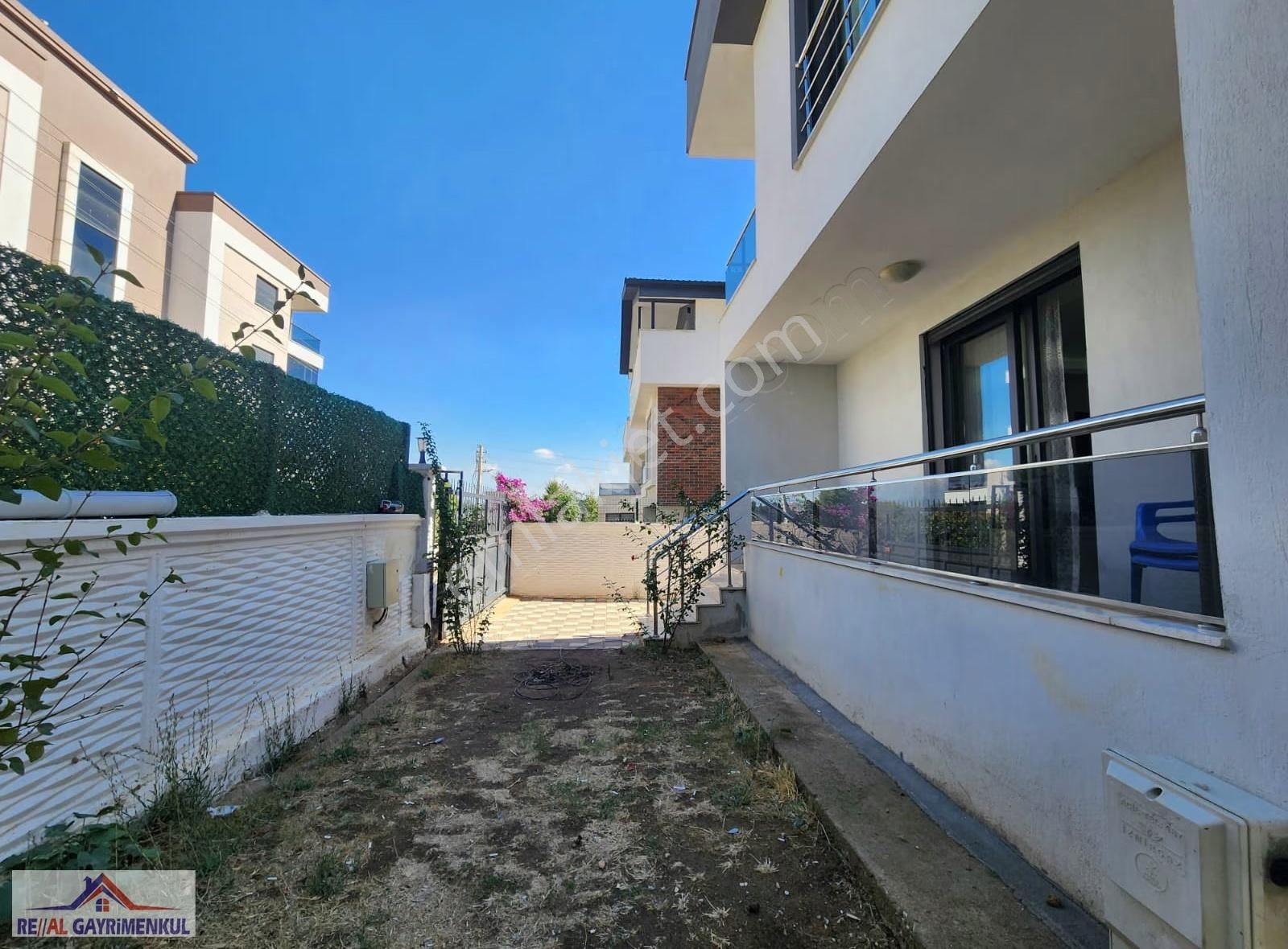 Real Gayrimenkul'den Barbaros'da Açık Mutfak 2+1 Eşyalı Villa