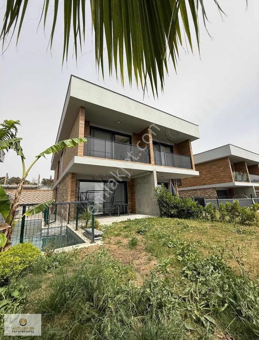 Kuşadası Soğucak Mah Deniz Manzaralı Özel Havuzlu Villa