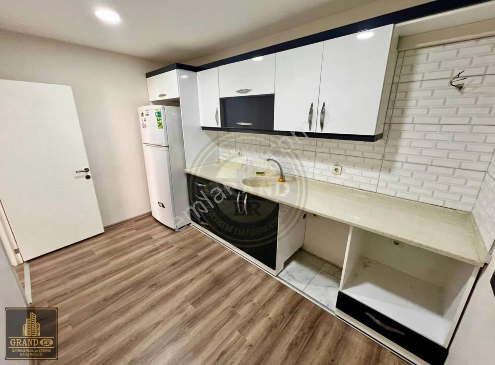 Akdeniz İhsaniye Mah De Eşyalı Geniş Kiralık 1+1 Ofis - Görsel 9