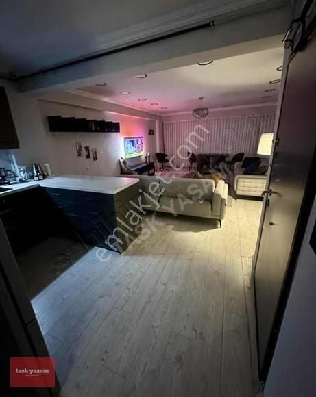 Valikonağına Yürüme Mesafesinde Yenilenmiş 2+1 Fırsat Daire - Görsel 5