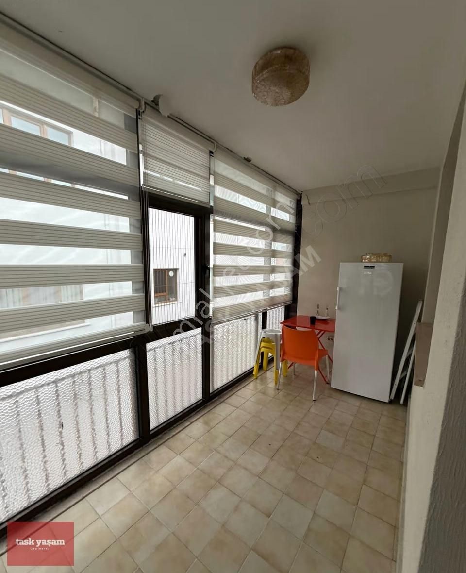 Beşiktaş Gayrettepede Geniş Metrekareli 4+1 Fırsat Daire - Görsel 2