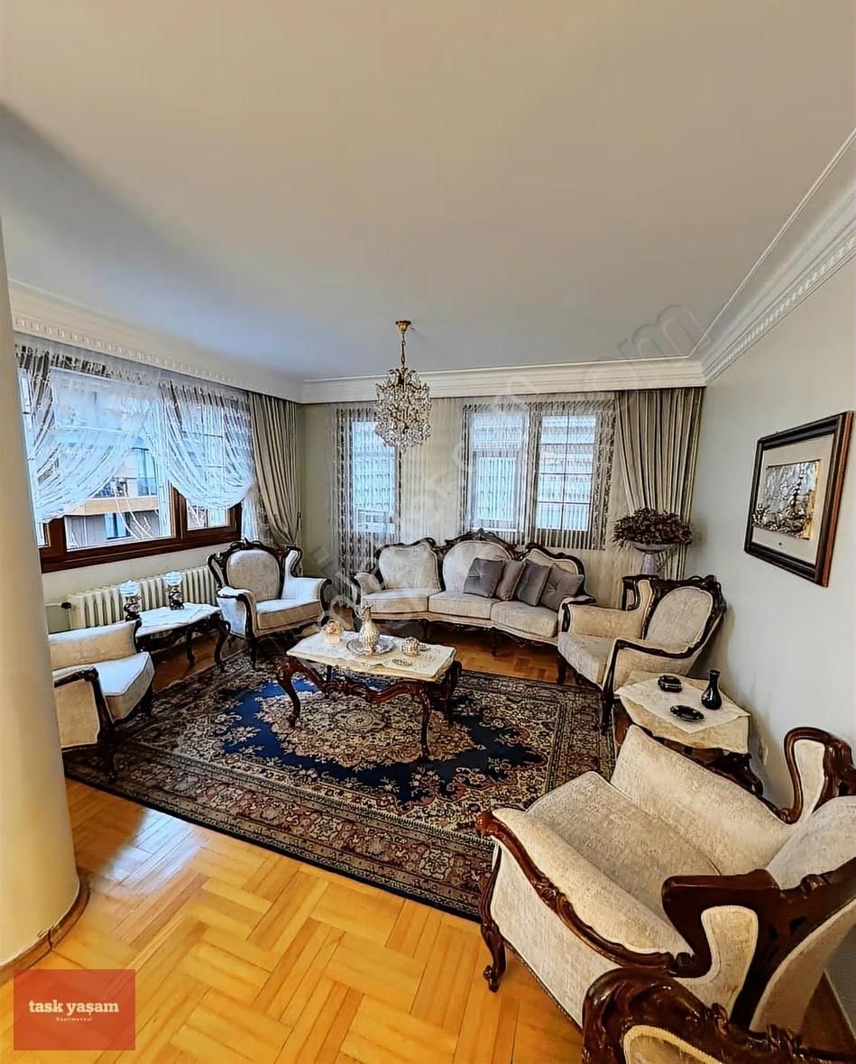 Beşiktaş Gayrettepede Geniş Metrekareli 4+1 Fırsat Daire