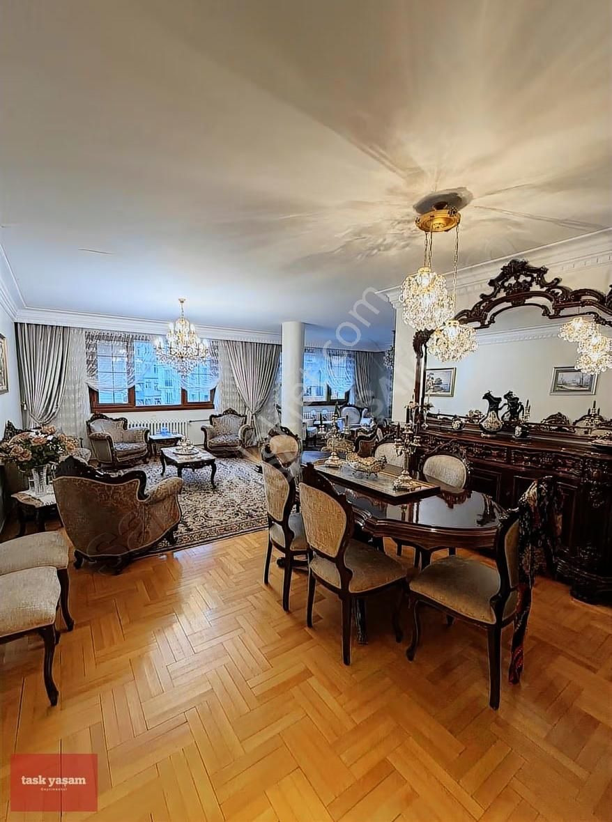 Beşiktaş Gayrettepede Geniş Metrekareli 4+1 Fırsat Daire - Görsel 4