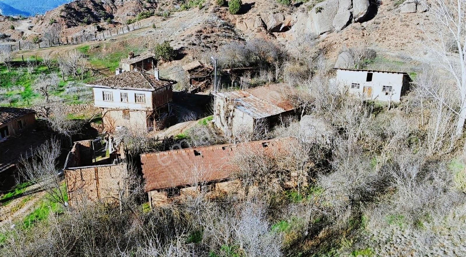 Göynük Demirhanlar Köyünde 324 M2 Ahşap Kümes Ve Arsası