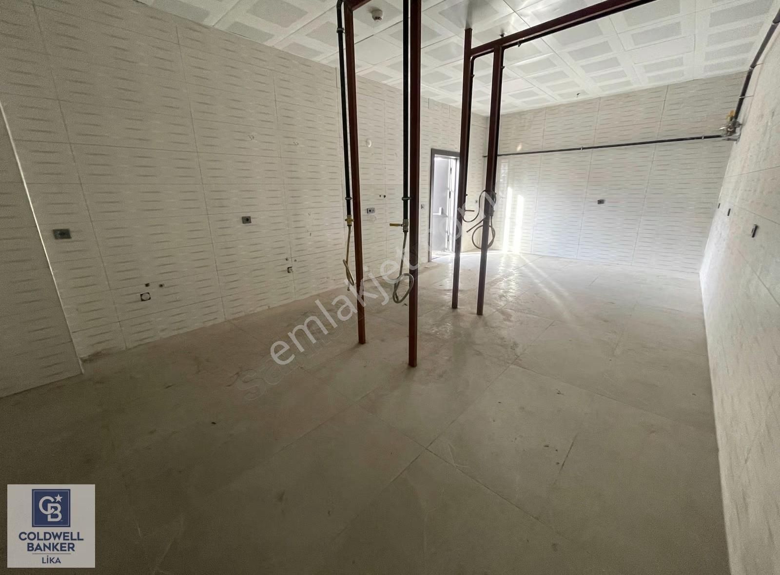 Cb Lika'dan İşlek Lokasyonda Kiralık Dükkan - Görsel 21