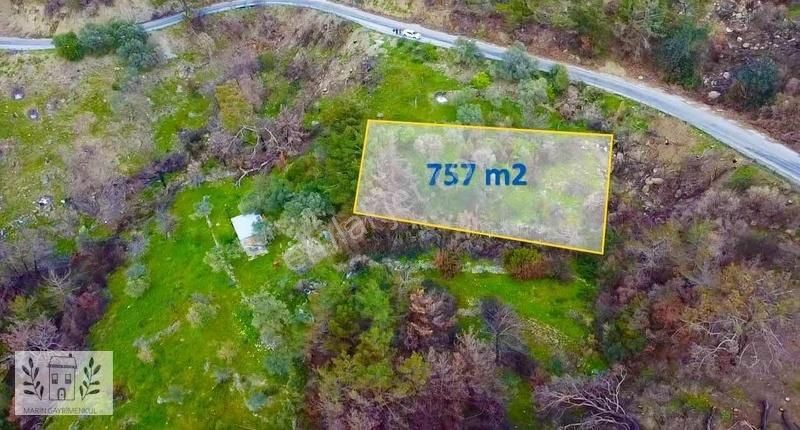 Marinden Mesudiye'de 750 M2 Ana Yola Yakın Arazi