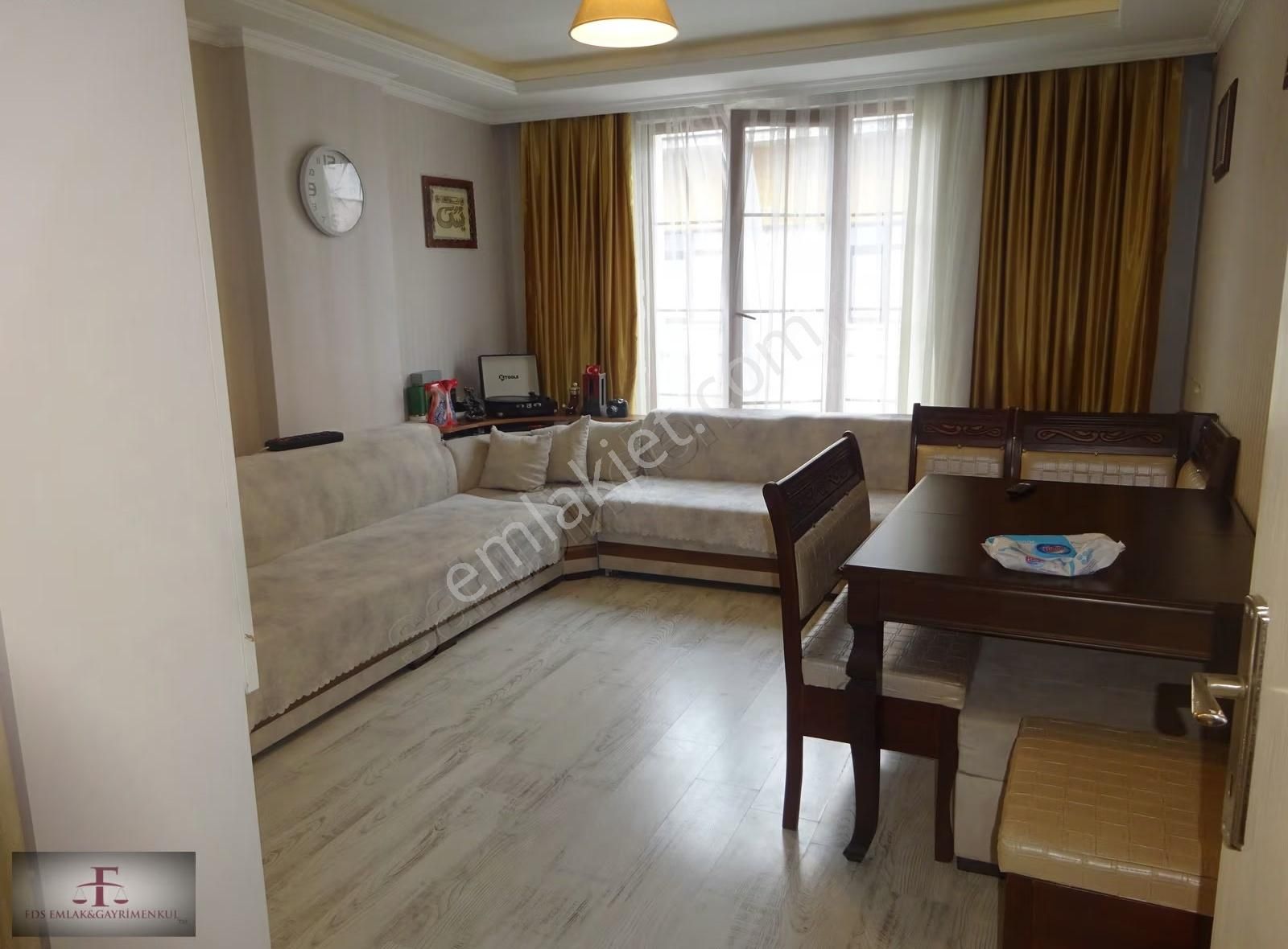 Bahçelievler Yenibosna Çobançeşme Mah Satılık 2+1 Daire